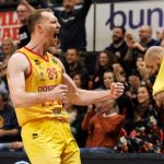 Liege-player-Olivier-Troisfontaines-returns-to-old-stable-Filou-Oostende.jpg